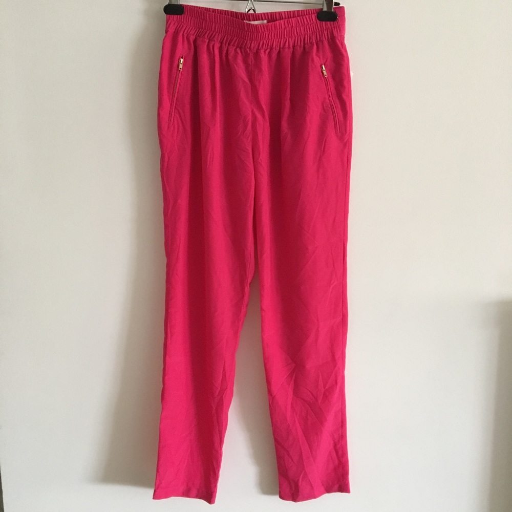 🔴 pink joggers with zippered pockets